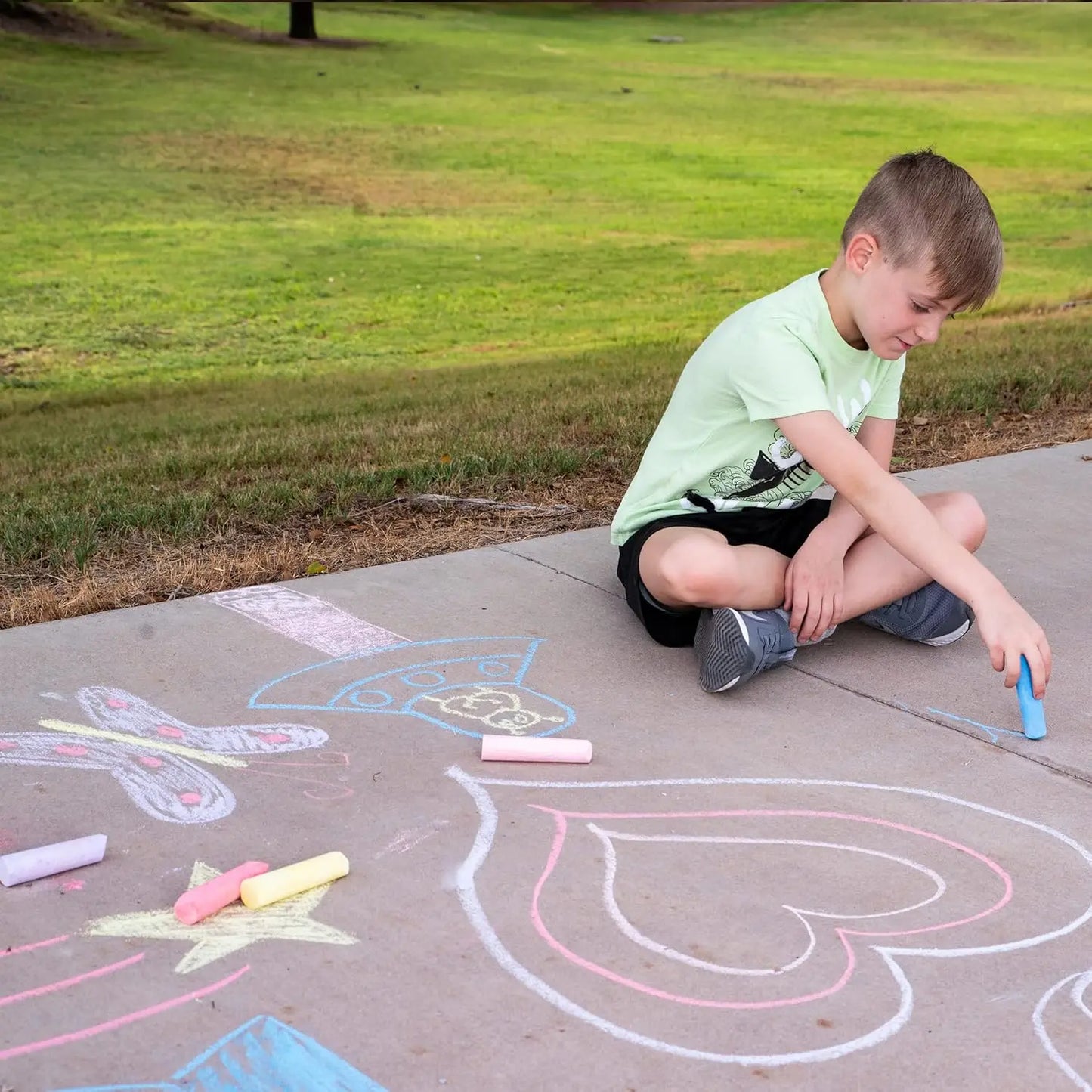 160 PCS Sidewalk Chalks Set Non-Toxic Washable Jumbo Chalk for Outdoor Art Play Painting on Chalkboard Blackboard and Playground
