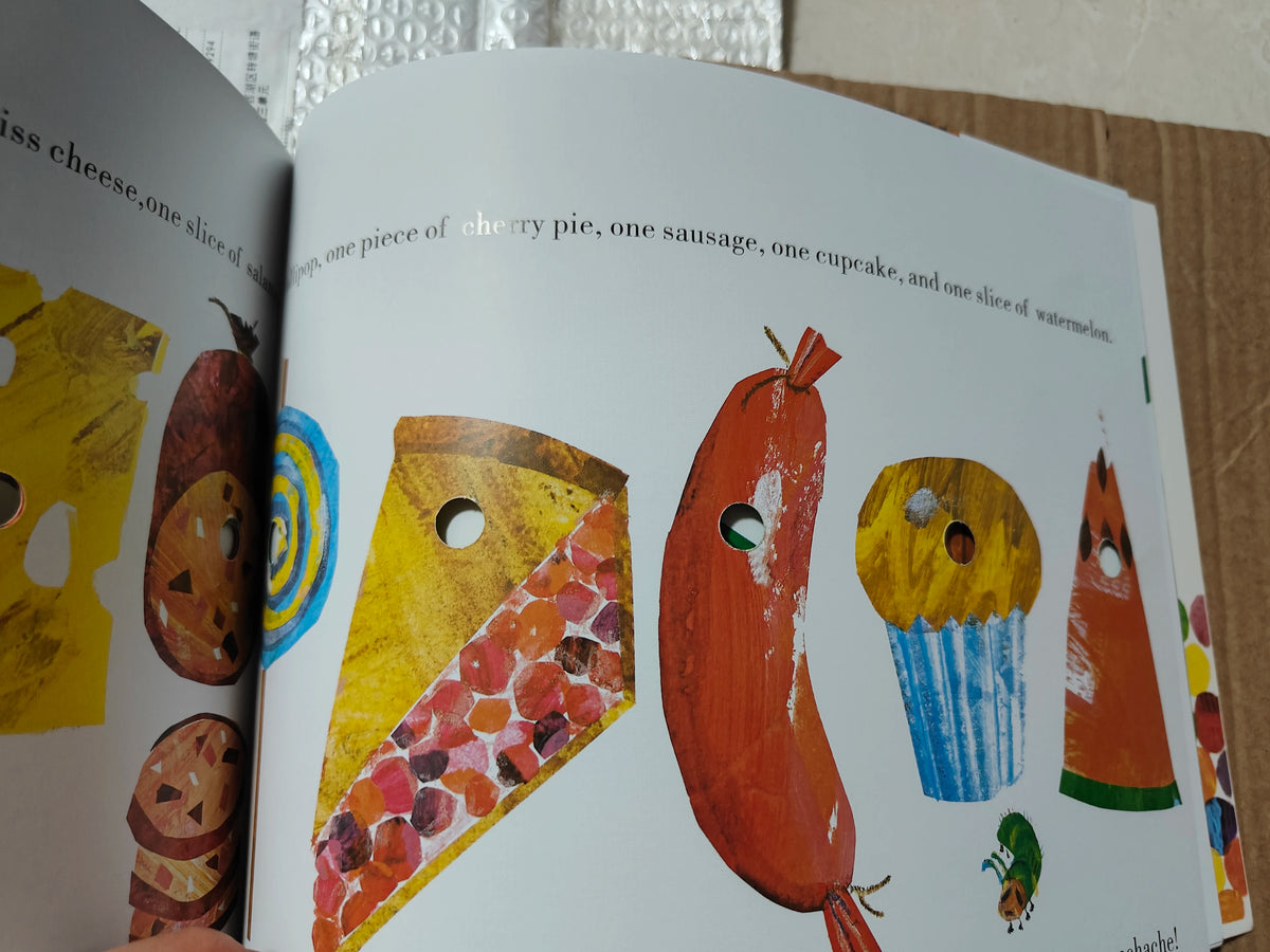 THE VERY HUNGRY CATERPILLAR with Hole Paperback Eric Carle Educational English Picture Book For Baby Kids And Small Children